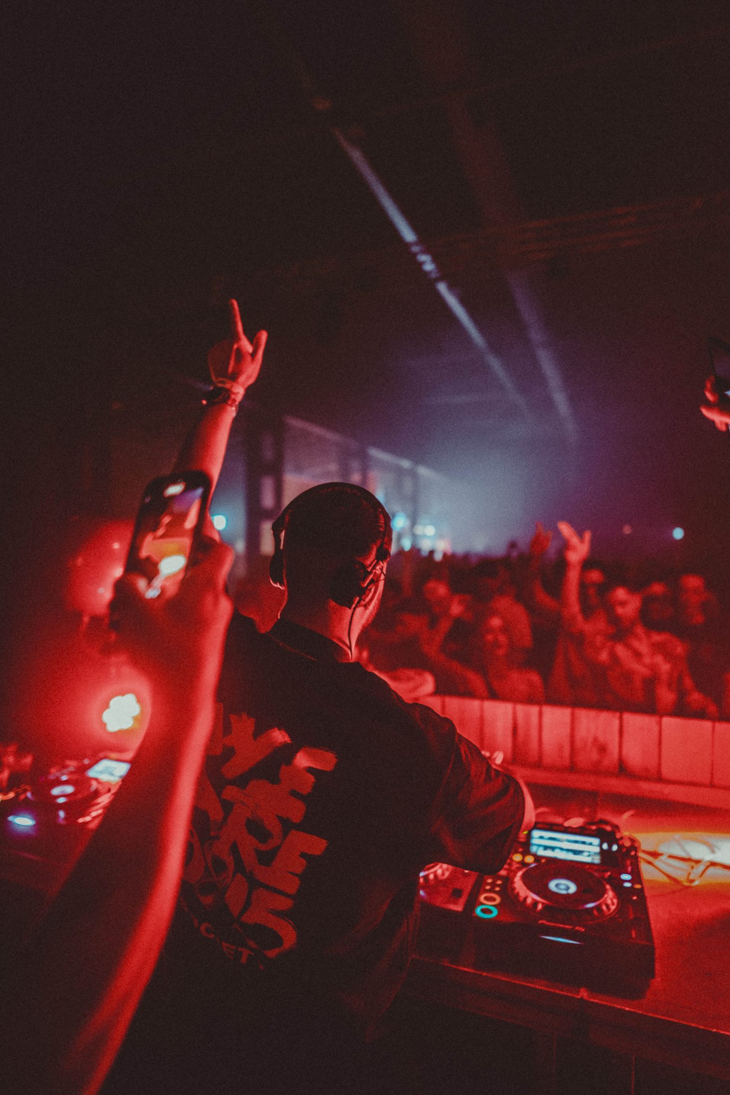 Martin OCCO playing under red light